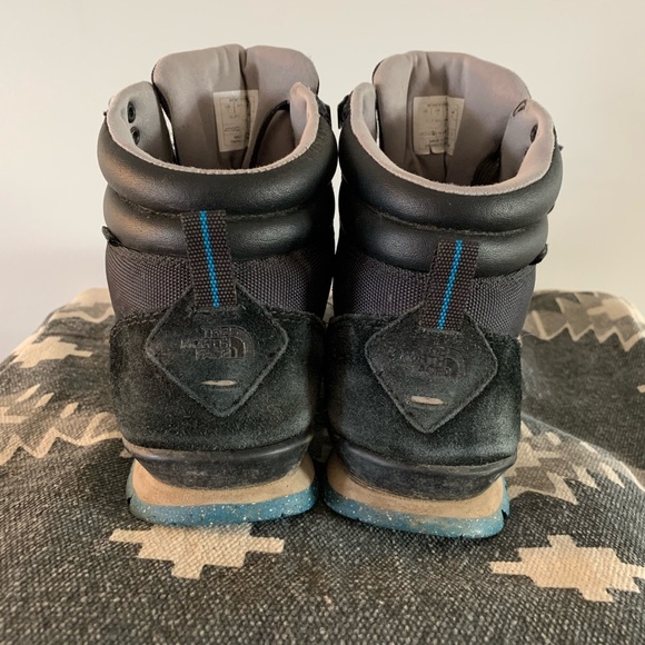 Woman’s North Face Boots 🥾 - Picture 5 of 6